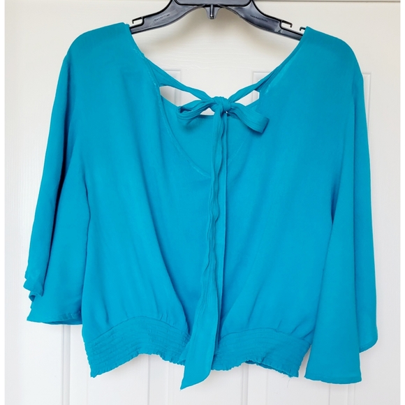 🌺 3 for $10 Charlotte Russe Butterfly Top - Picture 3 of 8